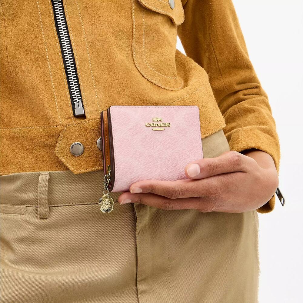 ❤️ Coach Snap Wallet In Signature Canvas With Charm - Picture 3 of 10